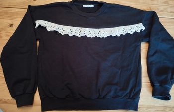 Beau sweat avec petite broderie