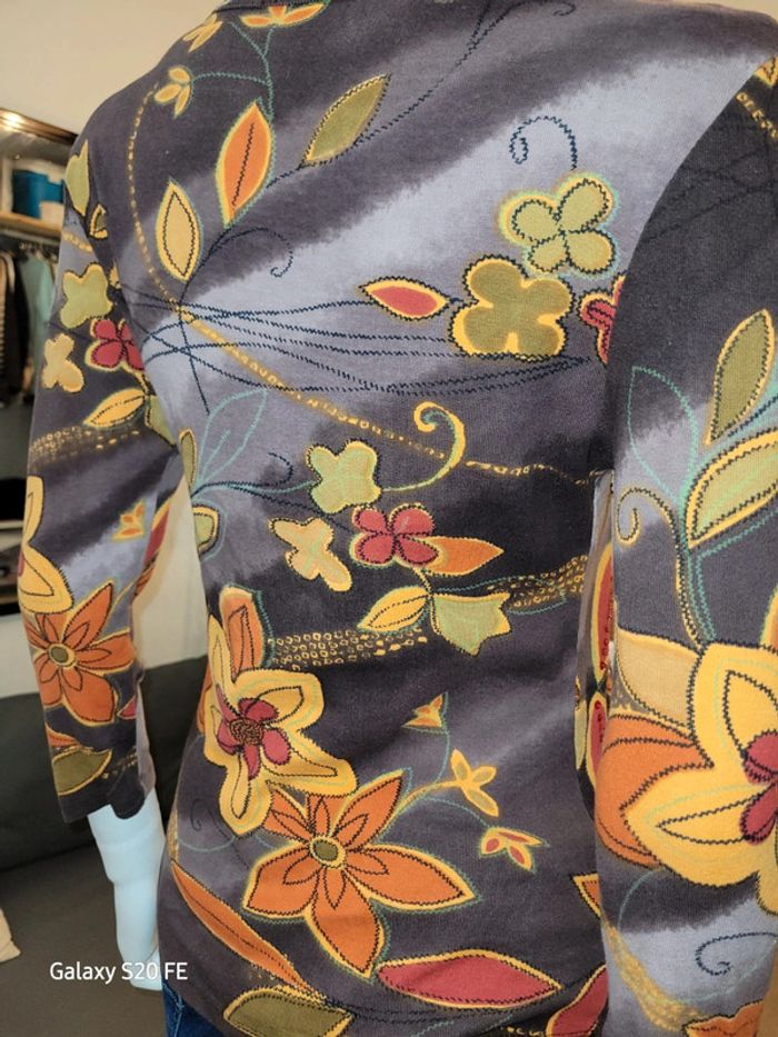 Haut coloré à fleurs - photo numéro 6
