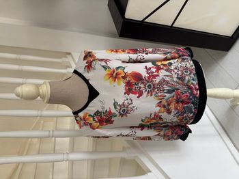 Blouse Zara crème noire à motifs floraux multicolores