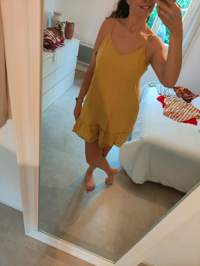 Robe d'été effet lin jaune beurre butter yellow taille L shein avec un volant devant uniquement - photo numéro 3
