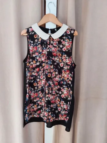 Top long à fleurs col claudine
