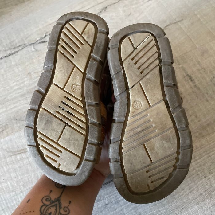 Très jolie paire de sandales garçon taille  22 - photo numéro 2