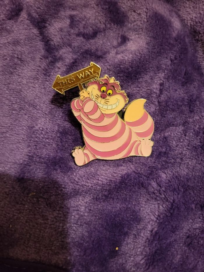 Pins broche chat alice aux pays des merveilles