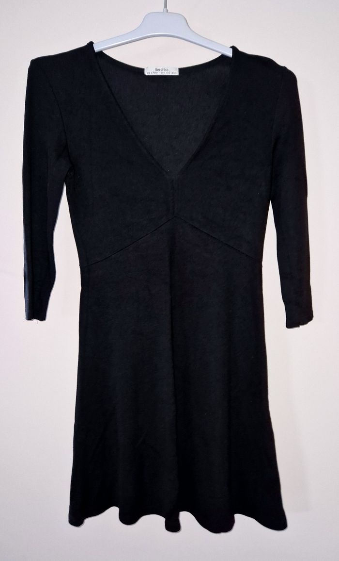 Robe noire bershka S excellent état - photo numéro 1