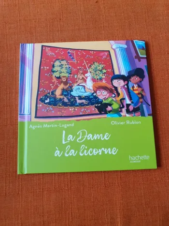 Livre neuf McDonald's "La dame à la licorne"