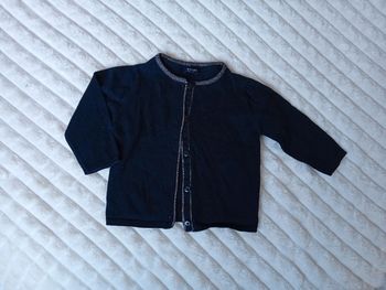 Gilet fille 6mois kiabi 🖤🐣