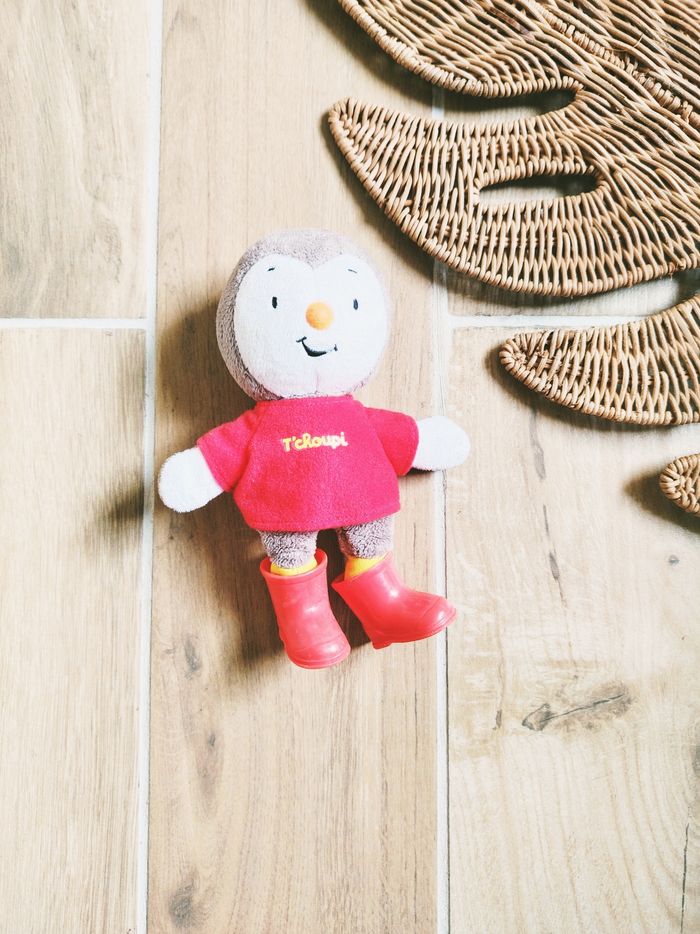 🐧 Peluche T'choupi - "T'choupi sous la pluie" - photo numéro 1