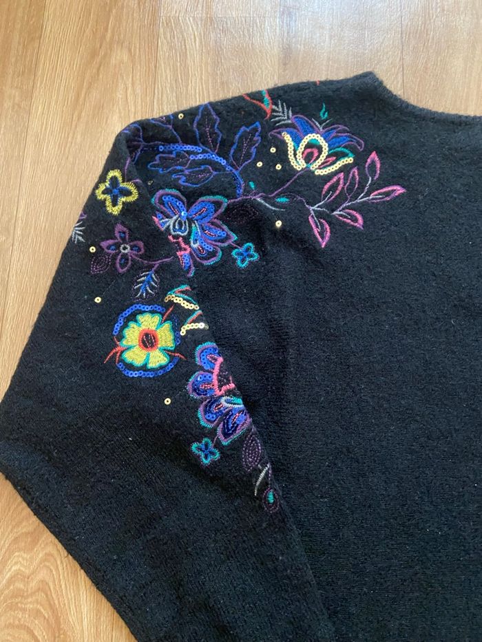 Pull noir à fleurs brodées S/M - photo numéro 9