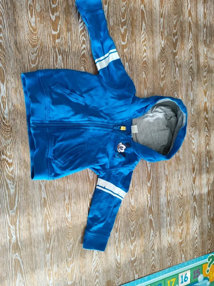 🍁 gilet zippé avec capuche Disney 9 mois 🍁
