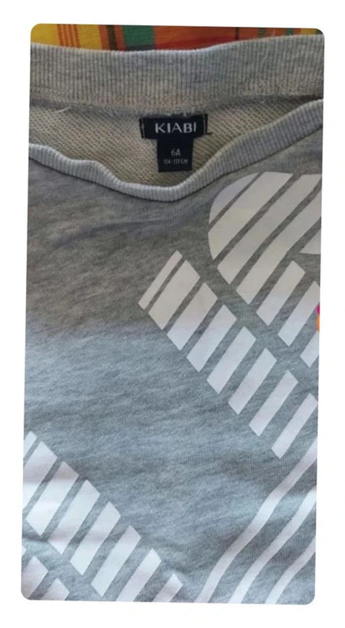 Sweat gris - confort et style, Kiabi, en très bon état, taille 6 ans - photo numéro 2