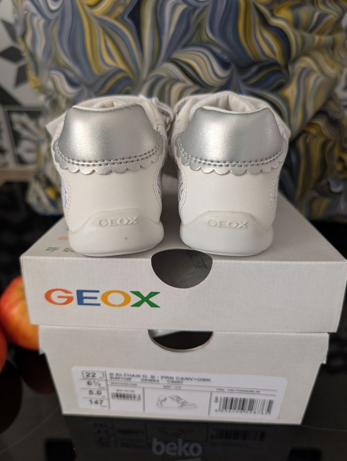 Chaussures fille. Taille 22. Neuf. Geox - photo numéro 2