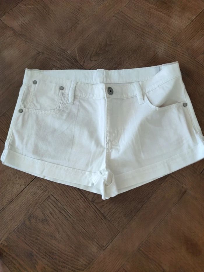 Short blanc taille 40
