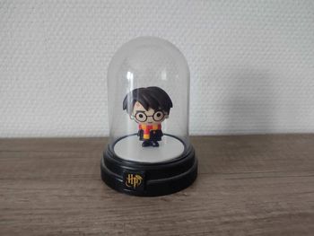 Figurine Harry Potter dans une mini cloche ( mini lampe )