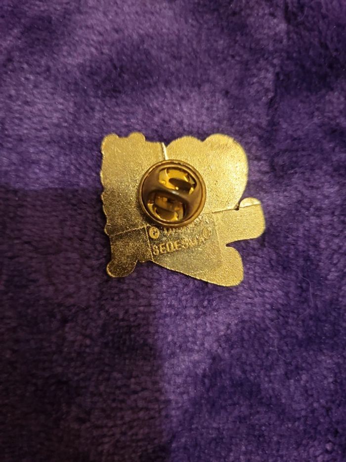 Pin's winnie l'ourson disney - photo numéro 3