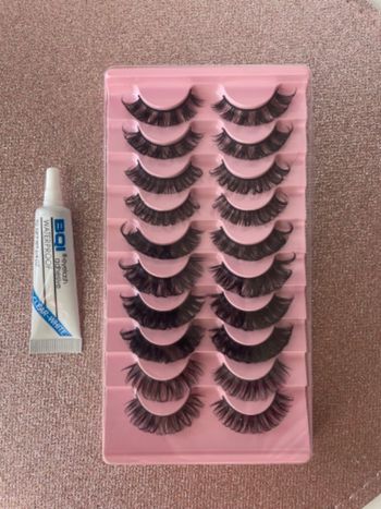 10 Paires de faux cils + colle