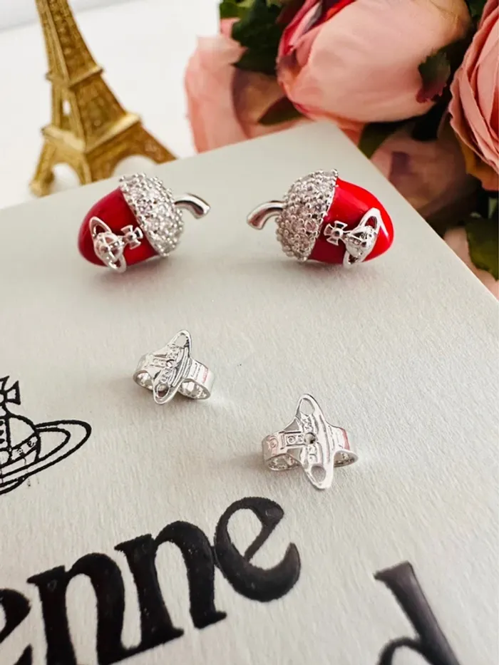 Boucles d’oreilles Vivienne Westwood noisettes rouges & strass – Modèle rare - photo numéro 2