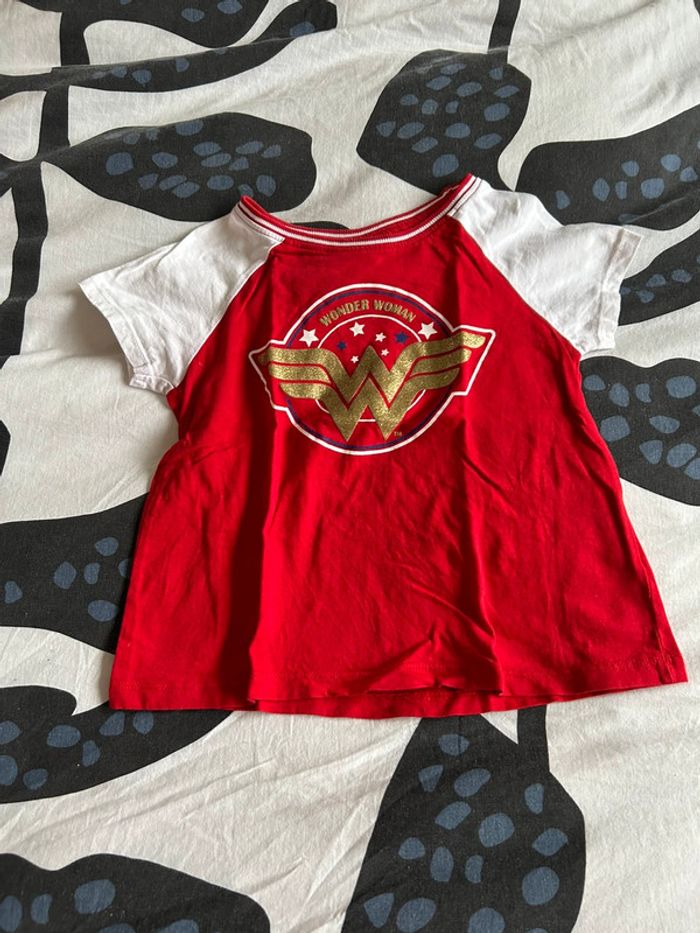 Haut / tee shirt wonder woman 6 ans