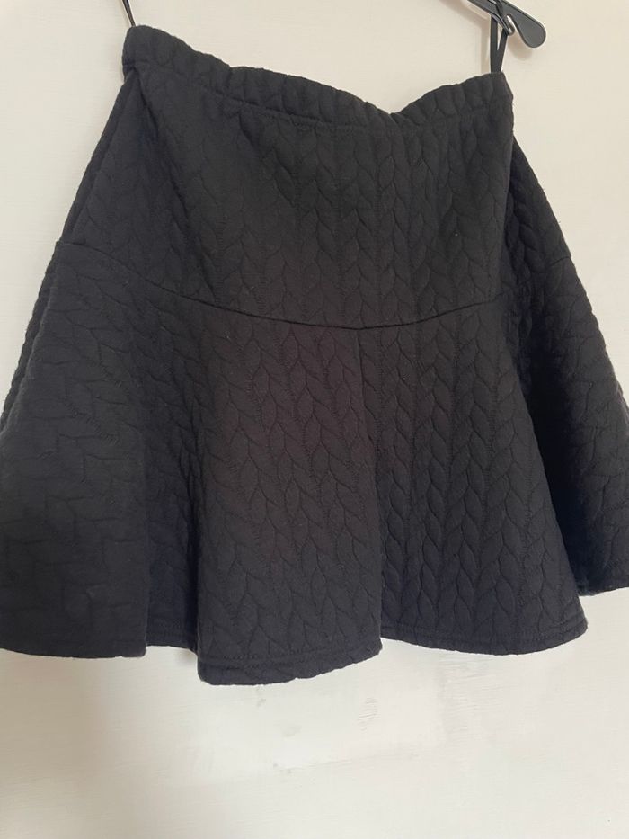 Jupe noire - photo numéro 3