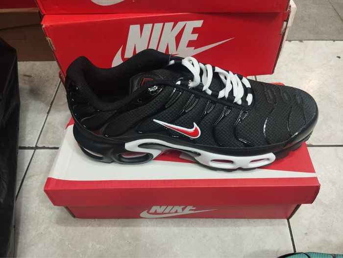 NIKE TN NOIR ROUGE BLANC 40 Nike Beebs by Kiabi