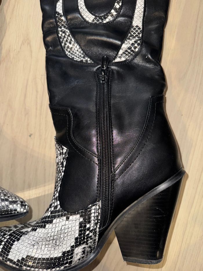 Superbe, bottes, style santiags, pointure 39 noir et blanche - photo numéro 4
