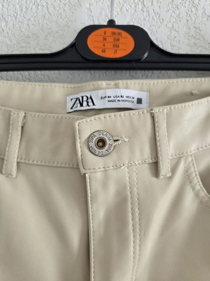 Joli pantalon crop beige simili cuir zara taille 34 - photo numéro 4