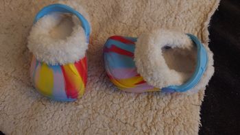 Mini chaussures style Crocs fourrées sT 18/20