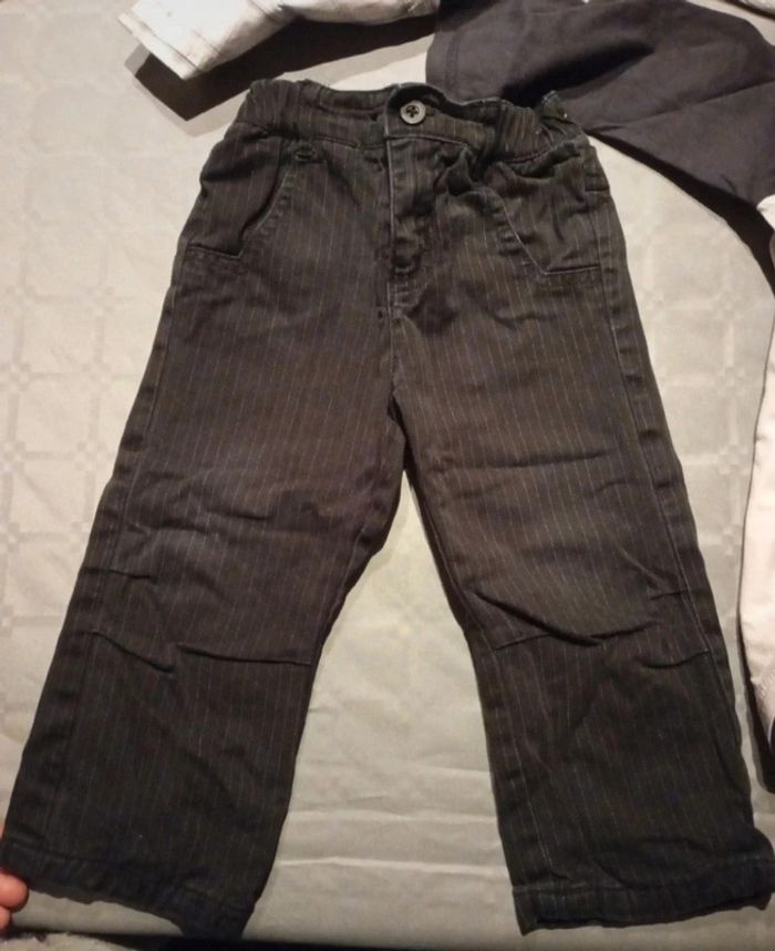 Loto 1 pantalon, 1 t-shirt manches longues et 1 chemise taille 24 mois en bon état - photo numéro 2