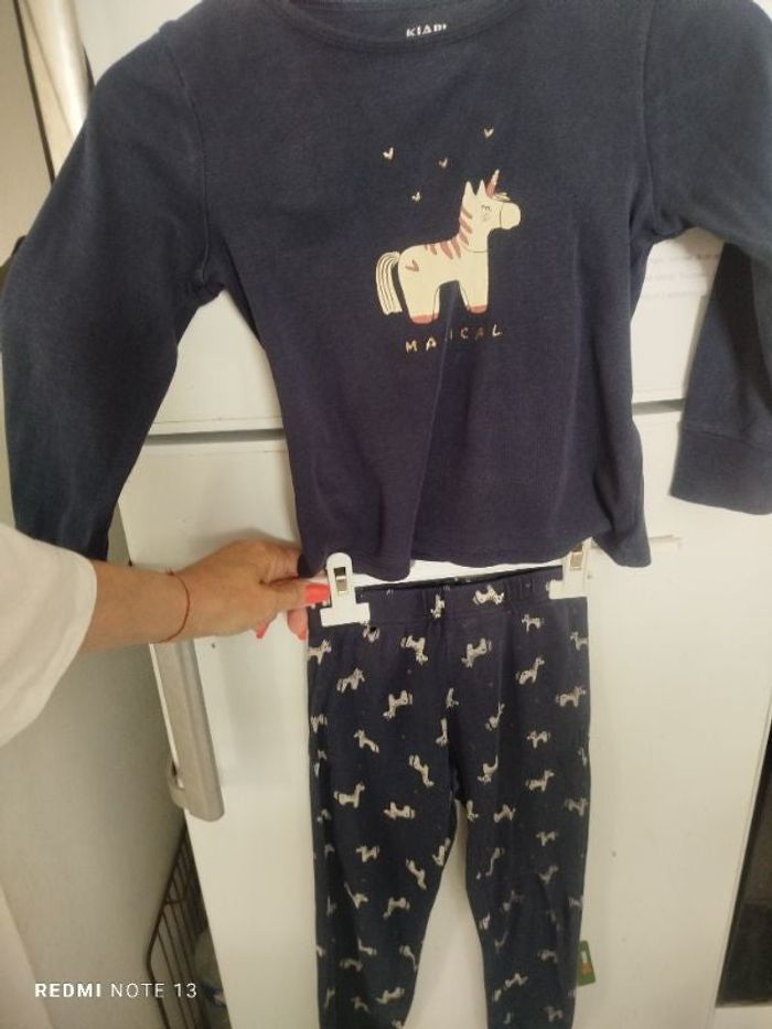 #kytie6ansfille. Pyjama 2 pièces taille 6 ans