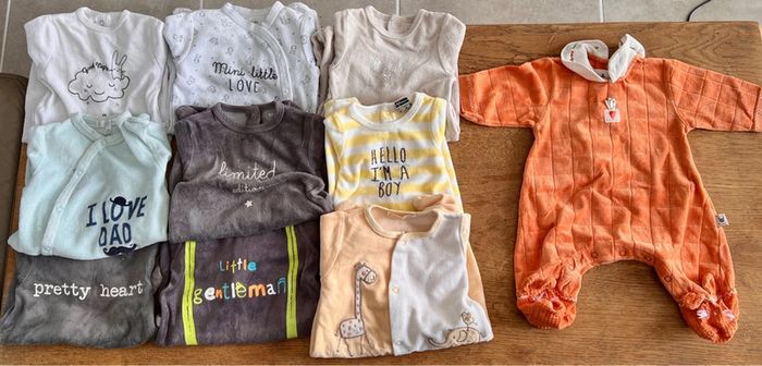 Lot vêtements bébé 1 mois