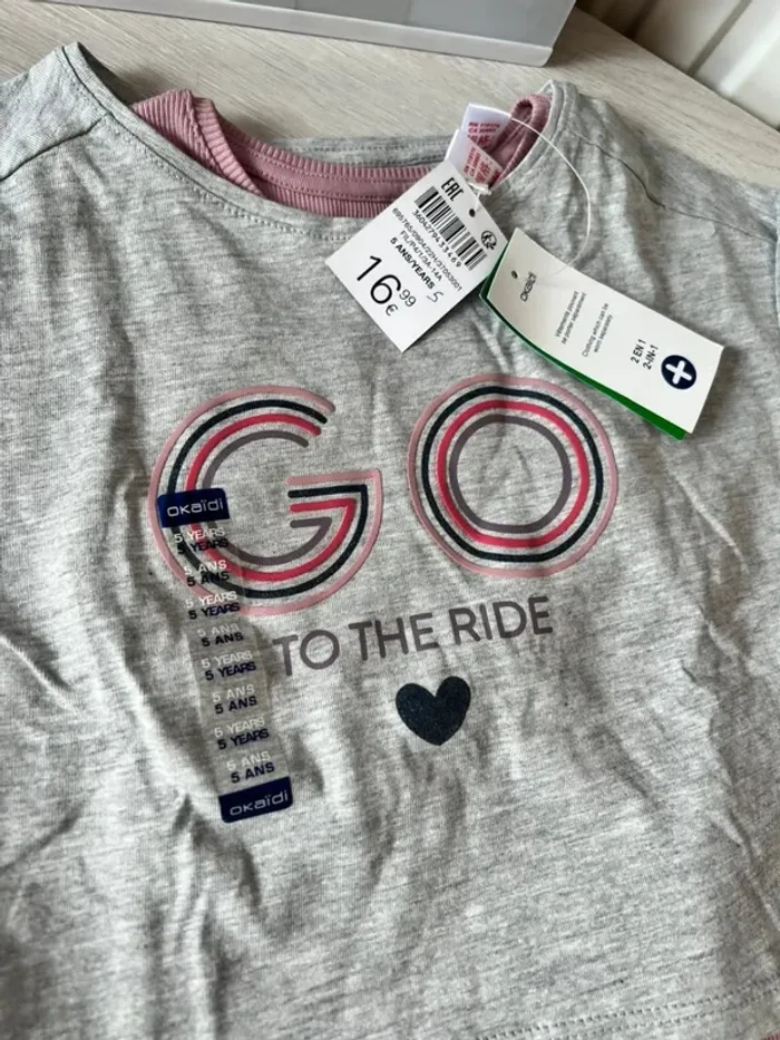 T shirt de sport 2 en 1 Okaïdi 5 ans neuf - photo numéro 2