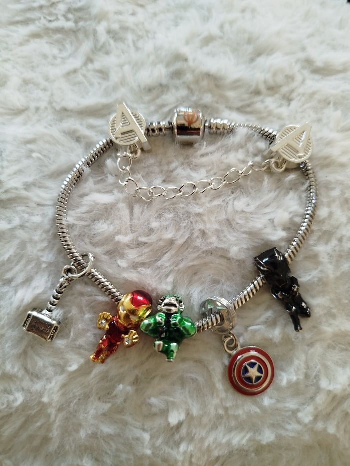 Bracelet avengers 19 cm avec charm