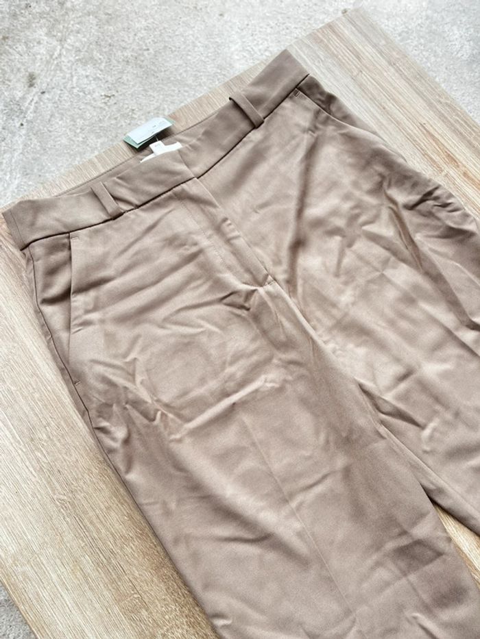 Pantalon tailleur beige jambes évasées - photo numéro 3