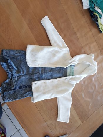 Lot garçon salopette/t-shirt/gilet taille 6 mois