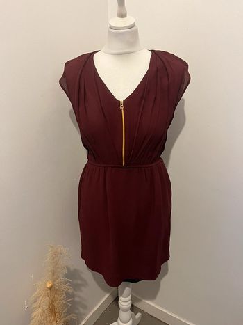 Robe bordeaux cintrée Sandro S comme neuve