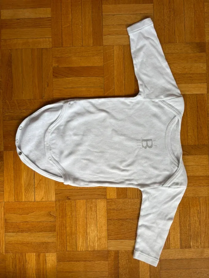 Lot de 3 bodies manches longues 6 mois très bon état - photo numéro 4