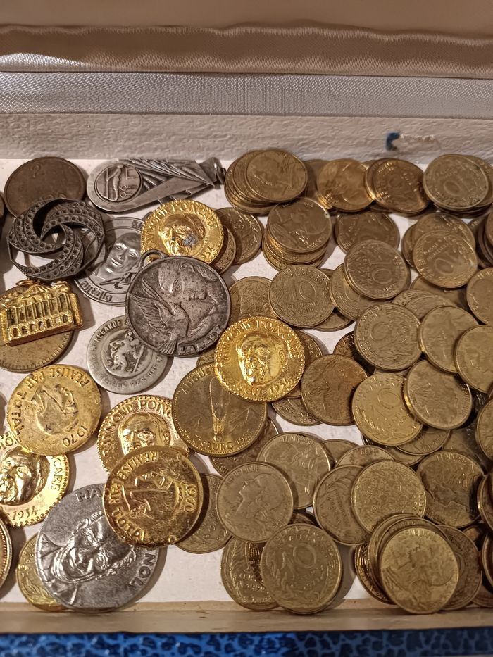 Lot de pièces et jetons - photo numéro 3