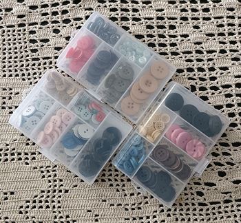 Plus de 150 boutons