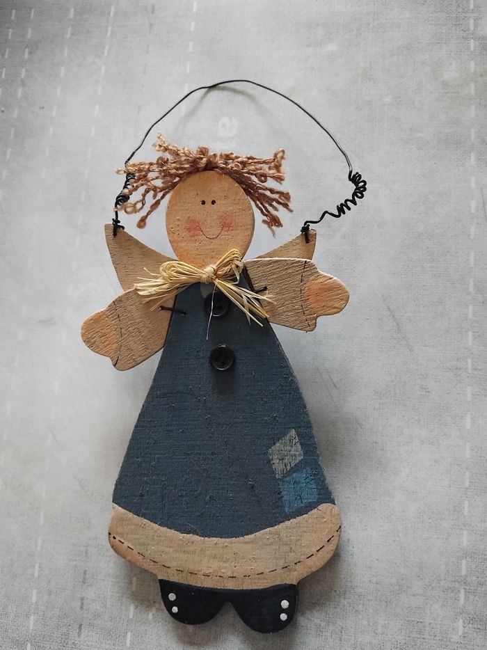 2 anges en bois - photo numéro 2