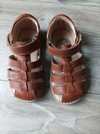 Sandales marrons buggy p.24