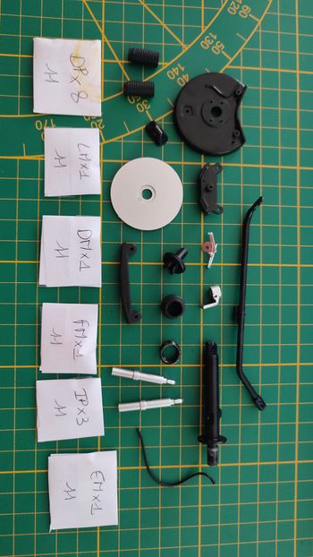 Lot pièces du fascicule n°11 pièce détachée Renault R8 Gordini 1/8 1/8ème Eaglemoss collections #D08