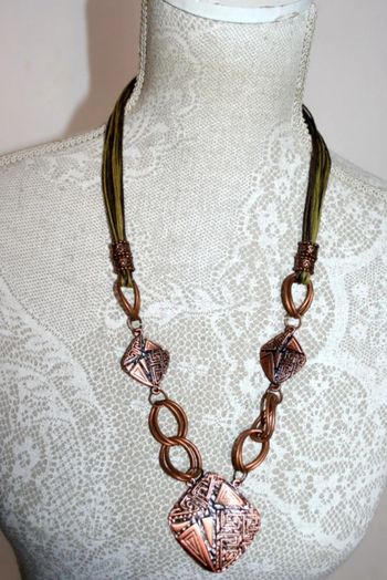 Collier couleur cuivré