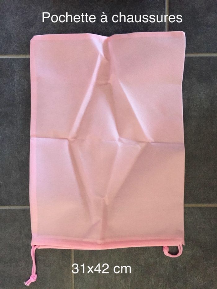 Pochette à chaussures rose 31x42 cm