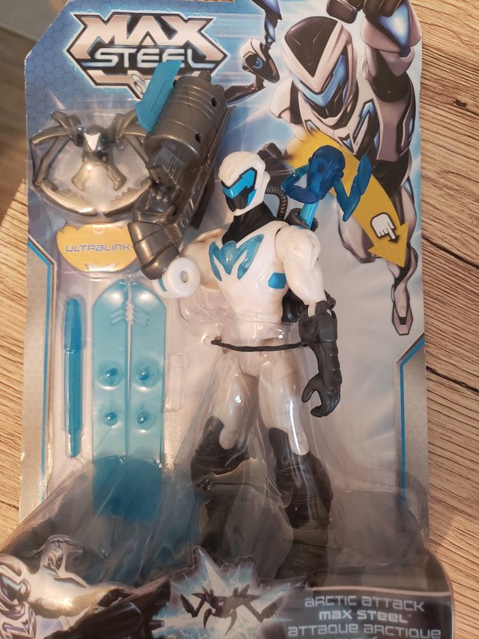 personnage max Steel attaque artic - photo numéro 2
