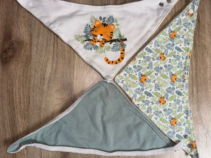 Lot bavoirs triangles - photo numéro 2