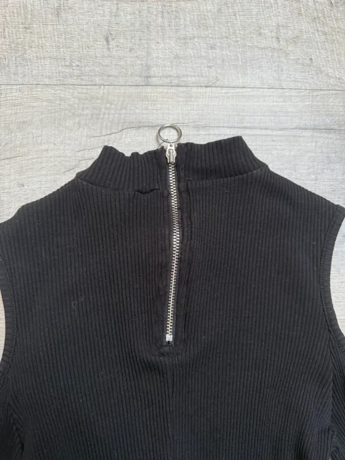 Top haut pull épaule dénudée - photo numéro 7