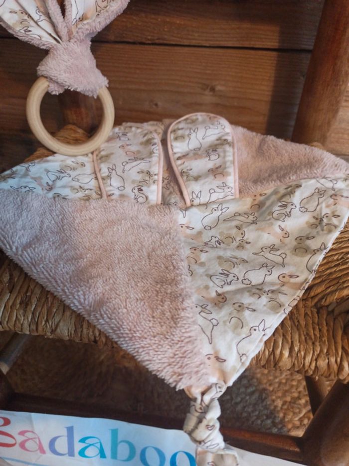 Doudou rose lapin fait main et hochet tbe - photo numéro 2