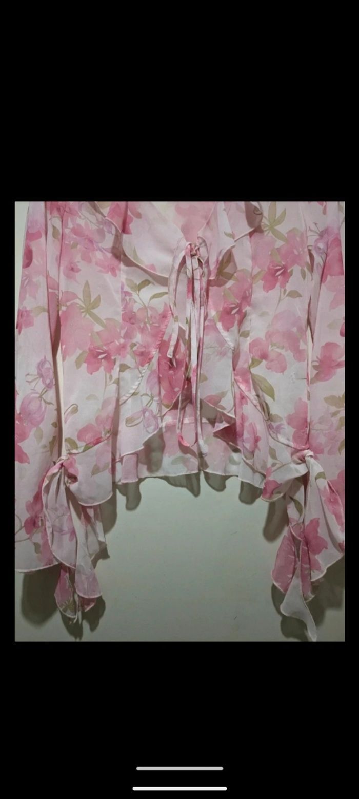 Magnifique blouse à volants en voilage froufrou couleurs romantiques. Taille 38 - photo numéro 4