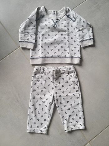 Ensemble pantalon et pull en 6 mois