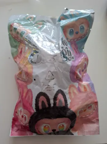 Peluche mystère style labubu