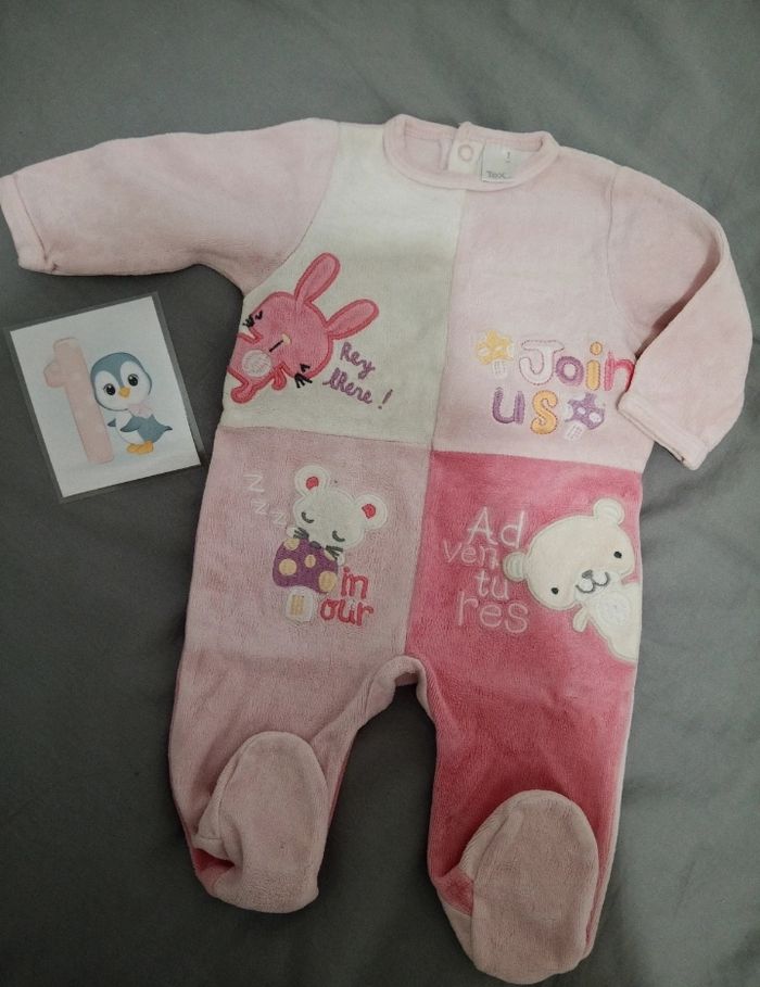 Pyjama rose avec dessins _ 1 mois